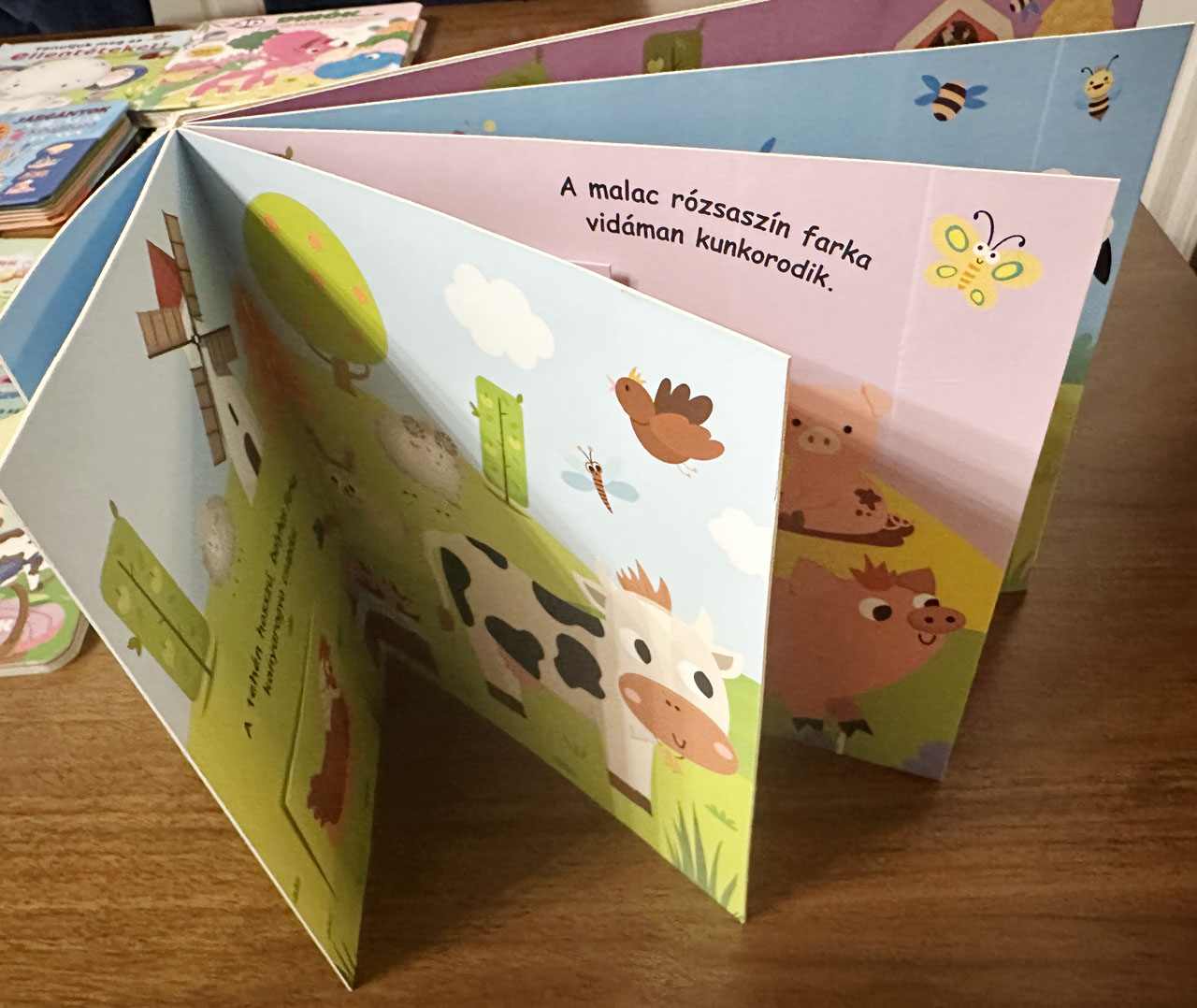 A tanyán - lapozó könyvecske A tanyán - lapozó könyvecske
